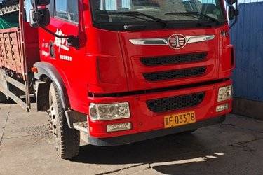 二手一汽解放 J6L中卡 精英版 260马力 4X2 6.75米栏板载货车(国六)(高顶)(速比4.333)(国六) 单桥 潍柴二手载货车 黄牌图片