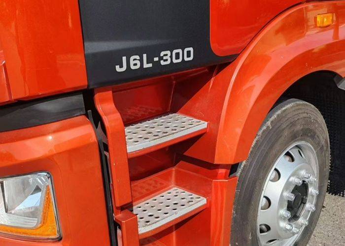 一汽解放 300马力 载货车