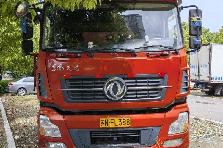 二手东风商用车 245马力 载货车