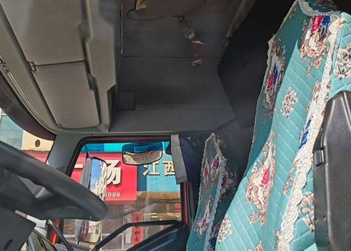 一汽解放 300马力 载货车