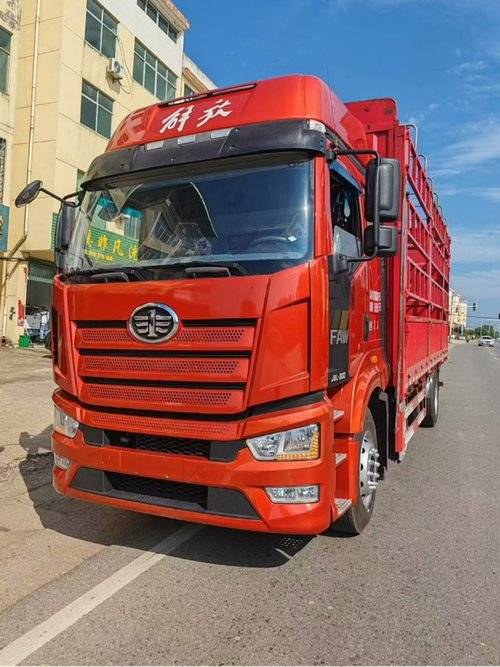 一汽解放 300马力 载货车