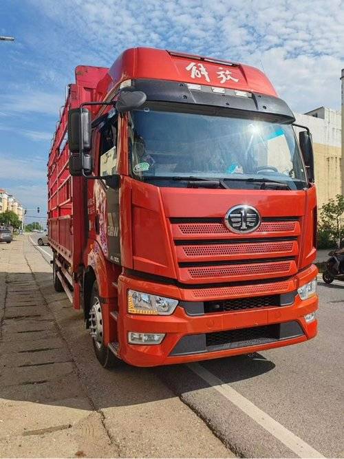一汽解放 300马力 载货车
