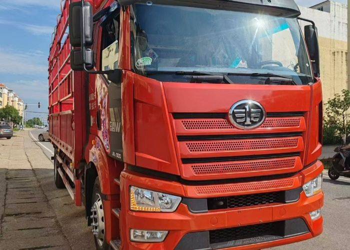 一汽解放 300马力 载货车