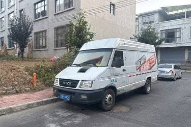 二手依维柯 新DAILY 170马力 单排封闭厢式货车(国五)二手封闭货车后驱图片