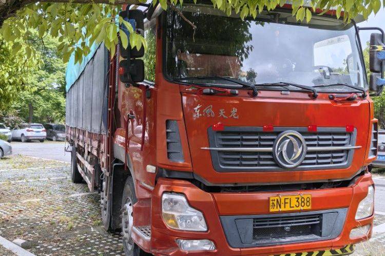二手东风商用车 245马力 载货车
