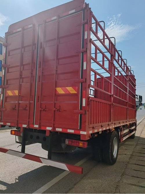 一汽解放 300马力 载货车