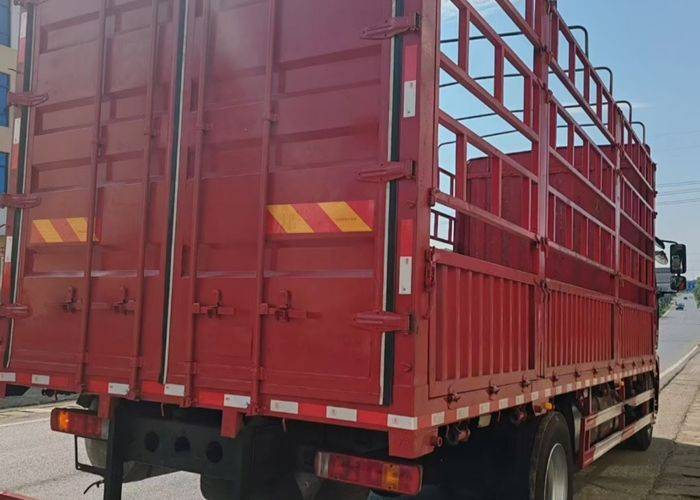 一汽解放 300马力 载货车