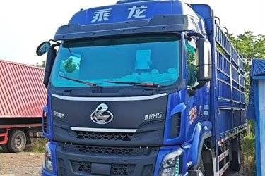 二手东风柳汽 乘龙H5中卡 290马力 4X2 6.8米仓栅式载货车(法士特8挡)(国六) 单桥 玉柴二手载货车 黄牌