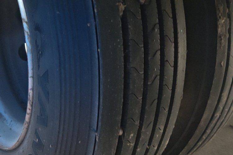 一汽解放 180马力 载货车