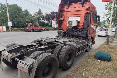 二手青岛解放 JH6重卡 领航版2.0 500马力 6X4牵引车(国五) 双驱 潍柴二手牵引车 黄牌