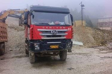 二手上汽红岩 杰狮C100重卡 390马力 6X4 6米自卸车(国四) 后八轮 上菲红二手自卸车 黄牌图片