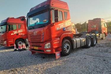 二手青岛解放 JH6重卡 460马力 6X4牵引车(国六) 双驱 潍柴二手牵引车 黄牌图片