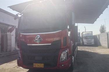 二手东风柳汽 乘龙H5重卡 270马力 6X2 8.6米翼开启厢式载货车(国六) 前四后四 东风康明斯二手载货车 黄牌图片