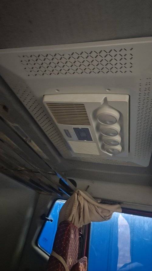 一汽解放 180马力 载货车