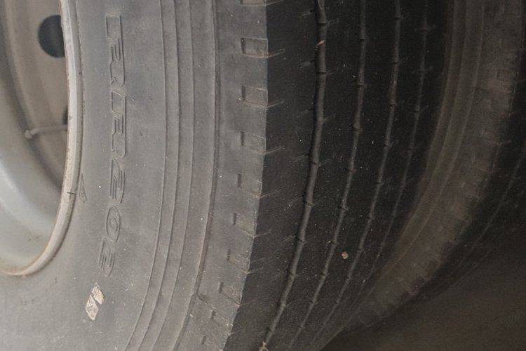 一汽解放 180马力 载货车