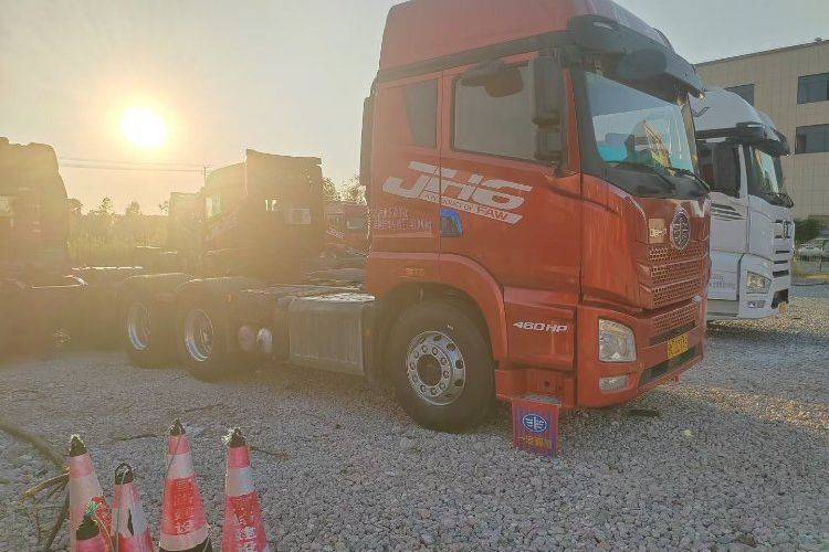 二手青岛解放 460马力 牵引车