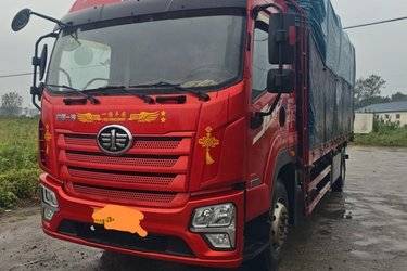 二手青岛解放 JK6中卡 220马力 4X2 6.75米仓栅式载货车(国五) 单桥 大柴二手载货车 黄牌图片