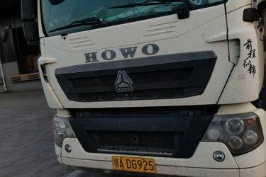 二手中国重汽 HOWO T5G重卡 280马力 4X2 9.6米厢式载货车(国五) 单桥 曼二手载货车 黄牌
