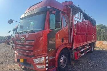 二手一汽解放 J6L中卡 2019款 240马力 4X2 6.75米仓栅式载货车(国五) 单桥 大柴二手载货车 黄牌图片