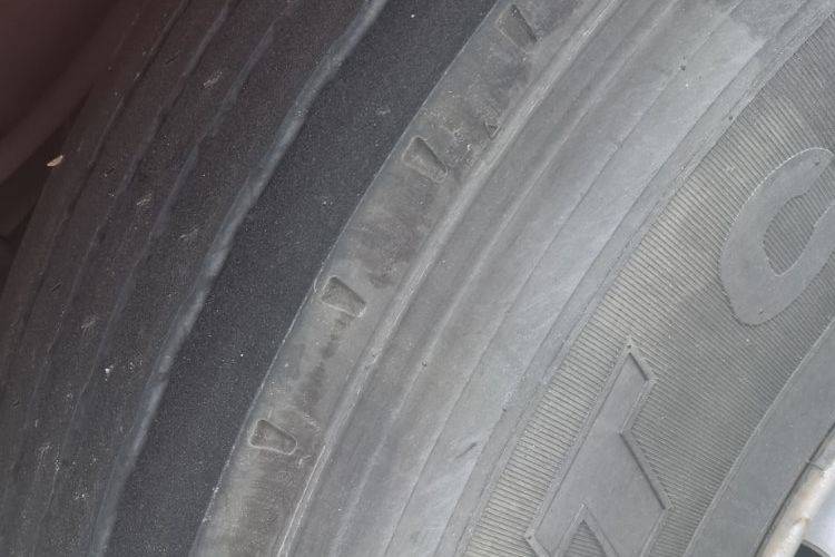二手青岛解放 320马力 载货车