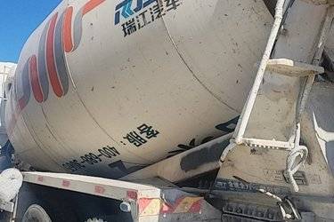 二手联合卡车U350 350马力 6X4 4.1方混凝土搅拌车(国五) 后八轮 潍柴二手搅拌车图片