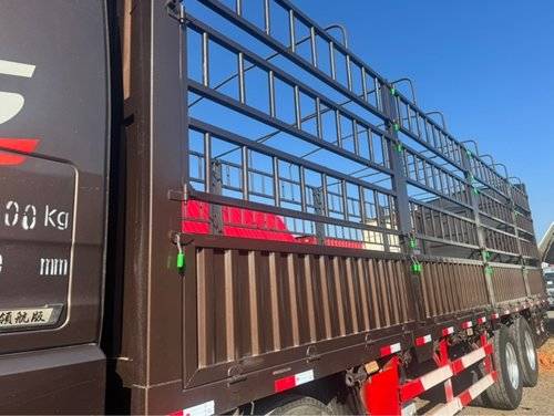 青岛解放 430马力 载货车
