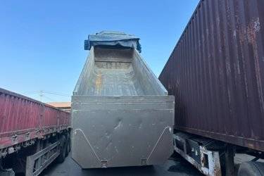 二手一汽解放 J6P重卡 375马力 8X4 7.6米自卸车(国五) 前四后八 潍柴二手自卸车 黄牌图片