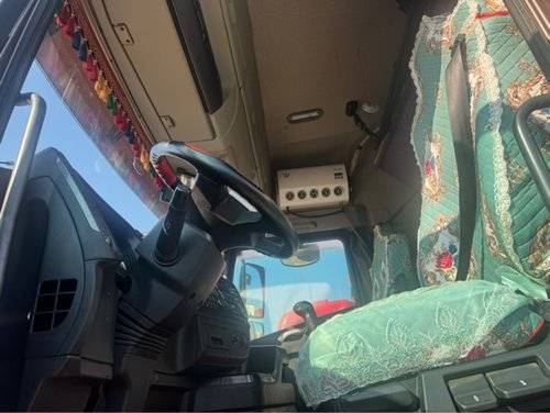 青岛解放 430马力 载货车
