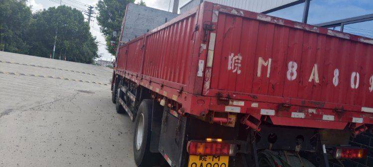 二手青岛解放 320马力 载货车