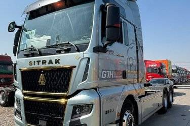 二手中国重汽 汕德卡SITRAK G7H重卡 奢华版 590马力 6X4 LNG自动档牵引车(国六) 双驱 潍柴二手牵引车 黄牌图片