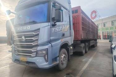 二手中国重汽 HOWO TS7重卡 630马力 6X4 LNG自动档牵引车(液缓)(国六) 双驱 中国重汽二手牵引车 黄牌图片