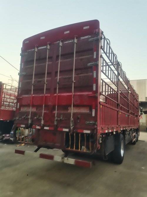 青岛解放 290马力 载货车