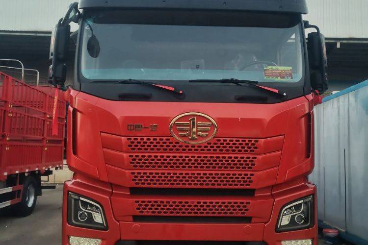 青岛解放 290马力 载货车
