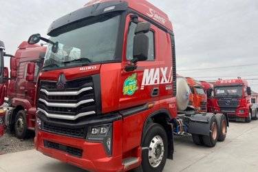 中国重汽 HOWO Max重卡 460马力 6X4 LNG牵引车(国六) 双驱 潍柴二手牵引车 黄牌