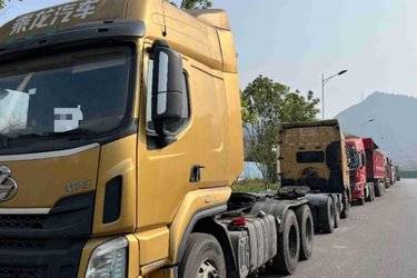 东风柳汽 乘龙H5重卡 460马力 6X4牵引车(国五) 双驱 东风二手牵引车 黄牌