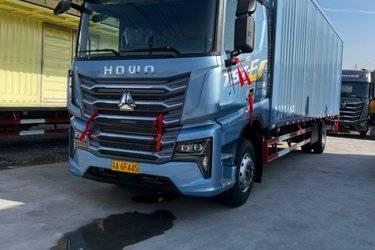 二手重汽豪沃 HOWO TS7 经典版 6.9L柴油 290马力 4X2 中国重汽10档 9.6米厢式载货车(国六) 单桥 曼二手载货车 黄牌图片