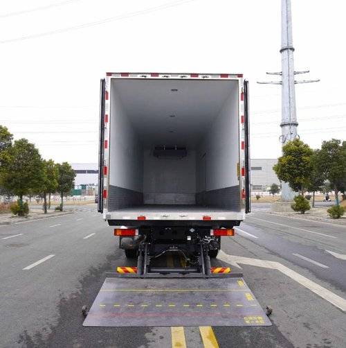 东风商用车 280马力 专用车