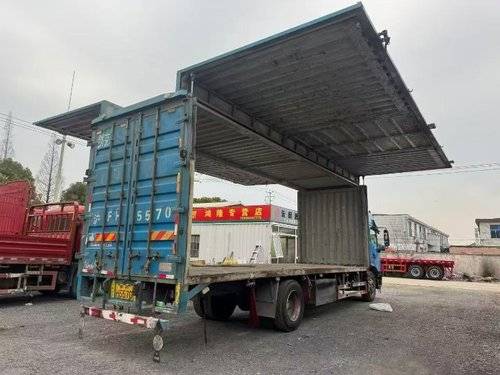 东风商用车 180马力 载货车