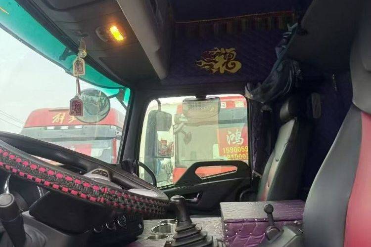 东风商用车 180马力 载货车
