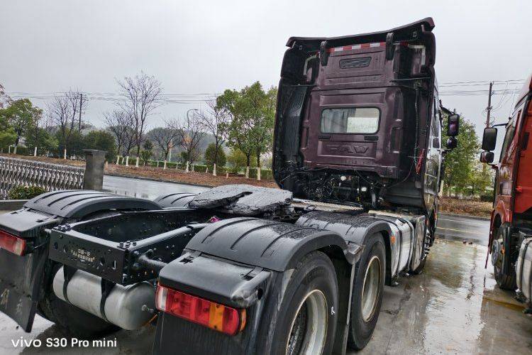 二手一汽解放 560马力 牵引车
