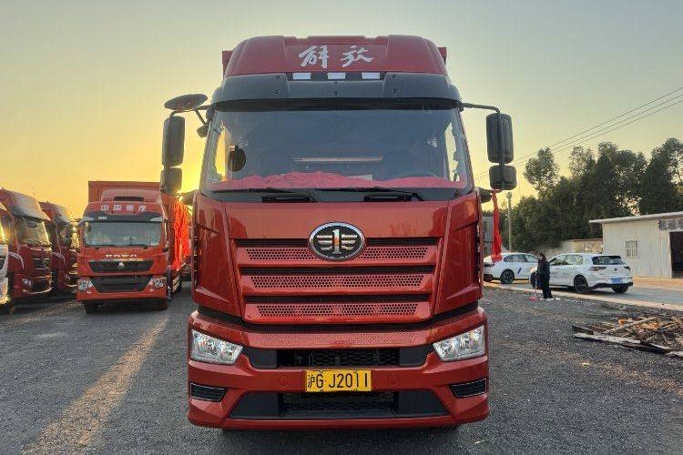 二手一汽解放 240马力 载货车