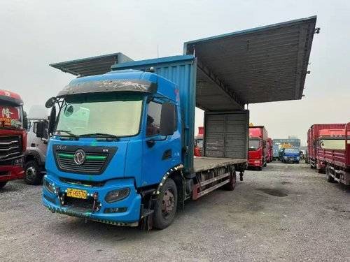 东风商用车 180马力 载货车