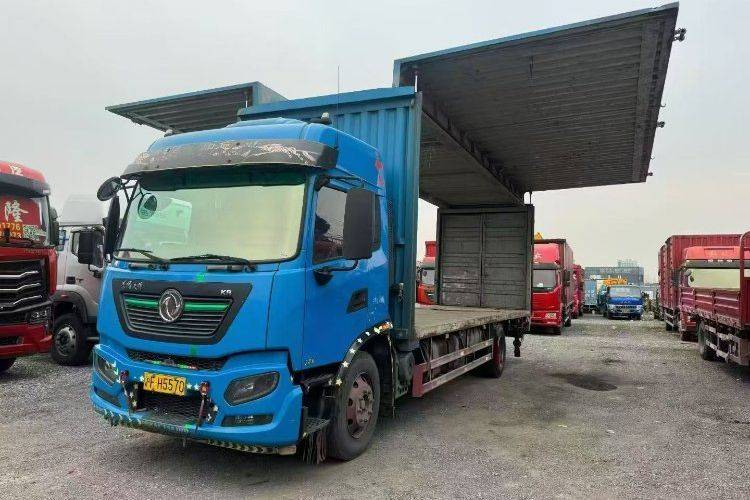 东风商用车 180马力 载货车