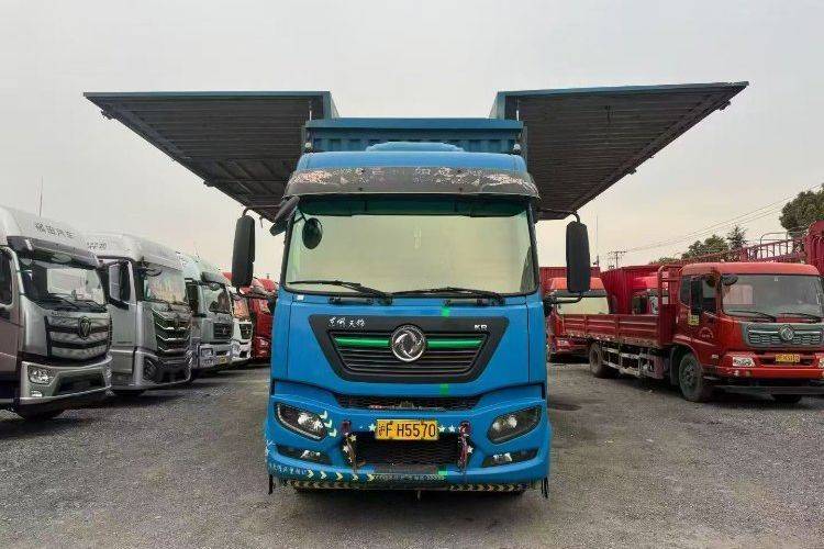 东风商用车 180马力 载货车