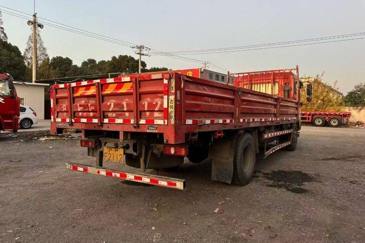 二手东风商用车 180马力 载货车