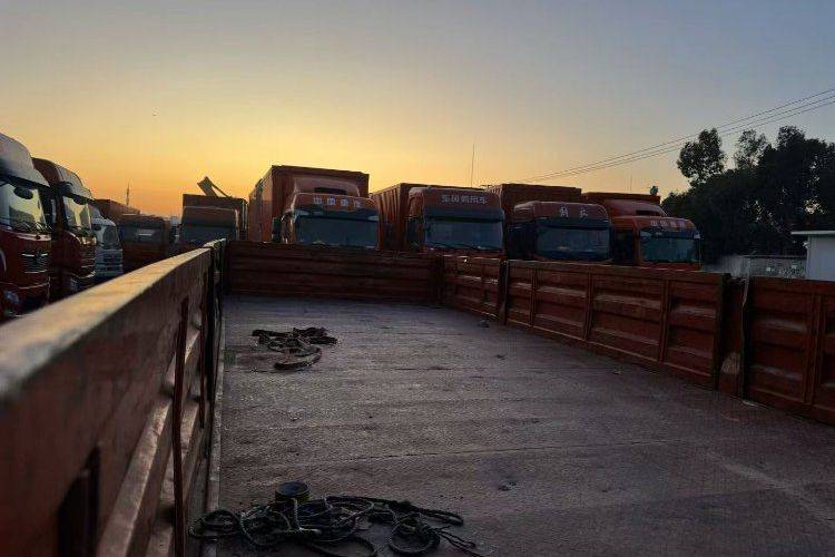 二手东风商用车 180马力 载货车