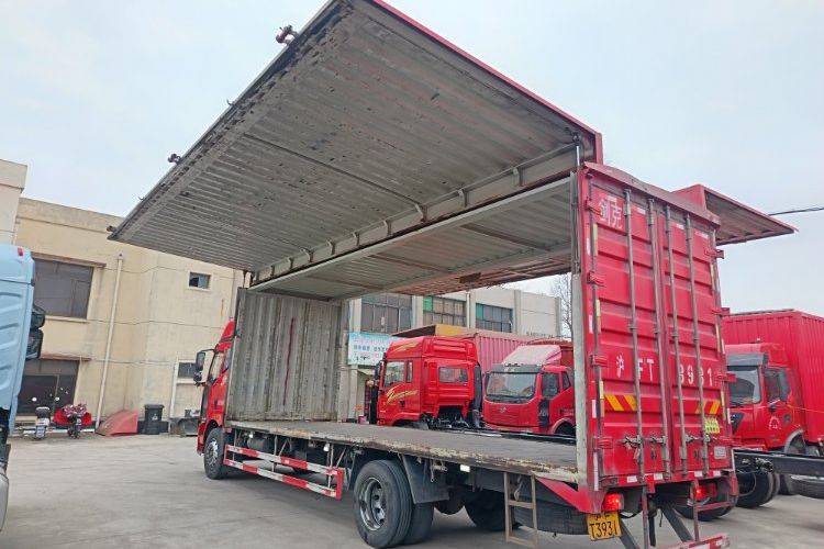 二手一汽解放 220马力 载货车