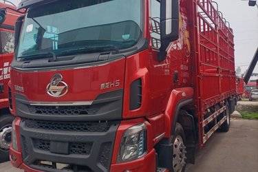 二手东风柳汽 乘龙H5 260马力 4X2 6.8米仓栅式载货车(国六) 单桥 玉柴二手载货车 黄牌