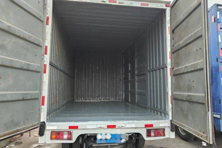 二手重汽HOWO轻卡 140马力 载货车