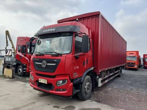 东风商用车 240马力 载货车